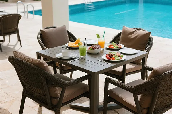 Application-of-outdoor-dining-set-in-hotels