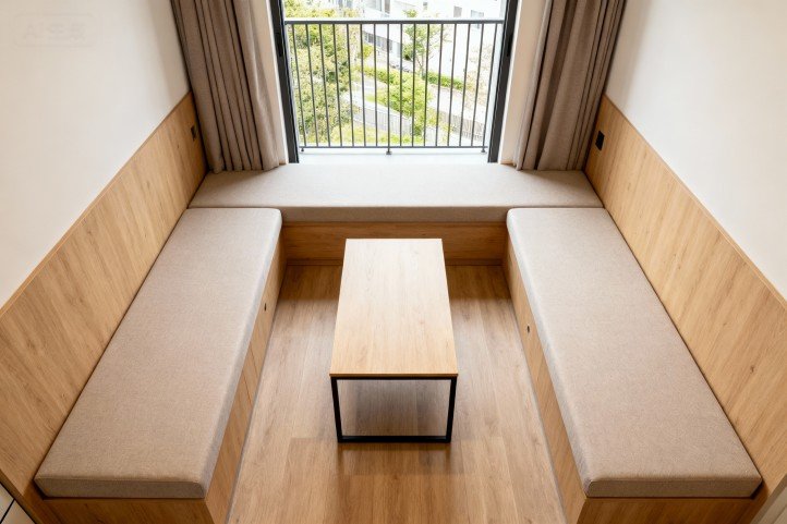 3 m² balcony with L-bench, 18-inch coffee table, 36-inch clear passage