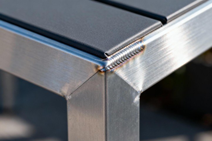 close-up of powder-coat edge coverage and clean weld on aluminum frame